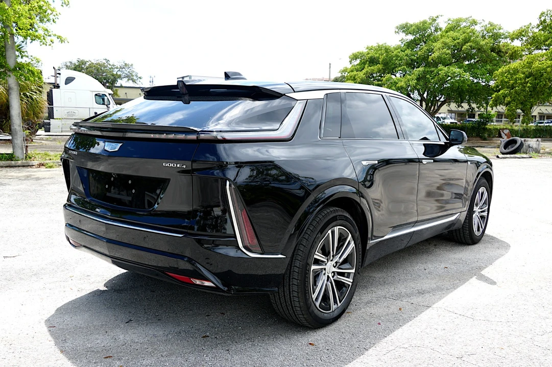 2025 Cadillac Lyriq - Image 9 of 21