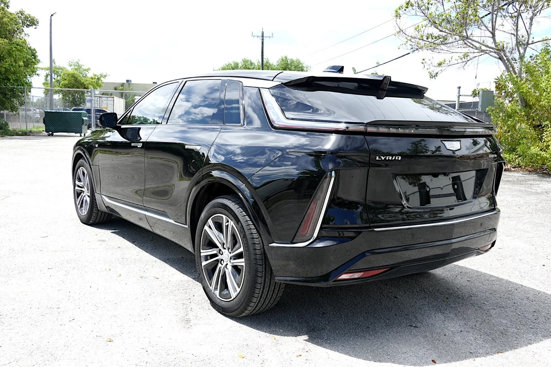 2025 Cadillac Lyriq - Image 11 of 21