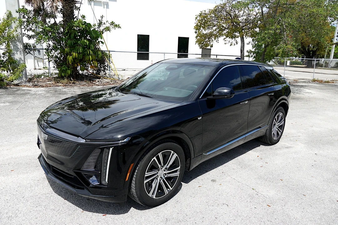 2025 Cadillac Lyriq - Image 13 of 21