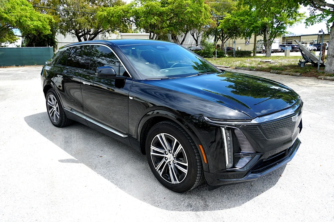 2025 Cadillac Lyriq - Image 15 of 21