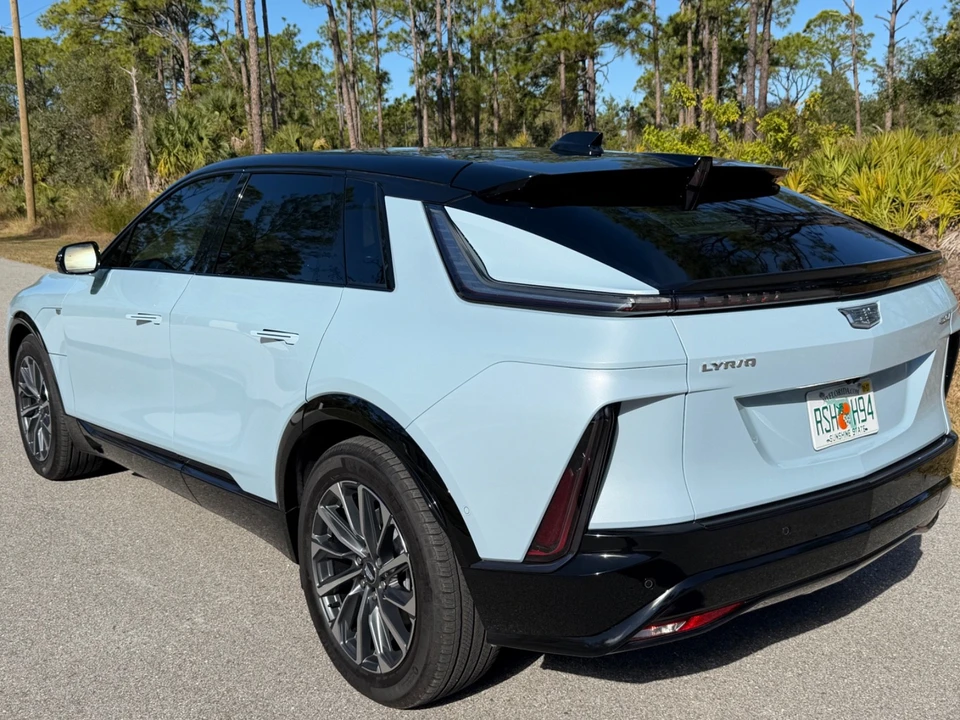 2025 Cadillac Lyriq - Image 4 of 13