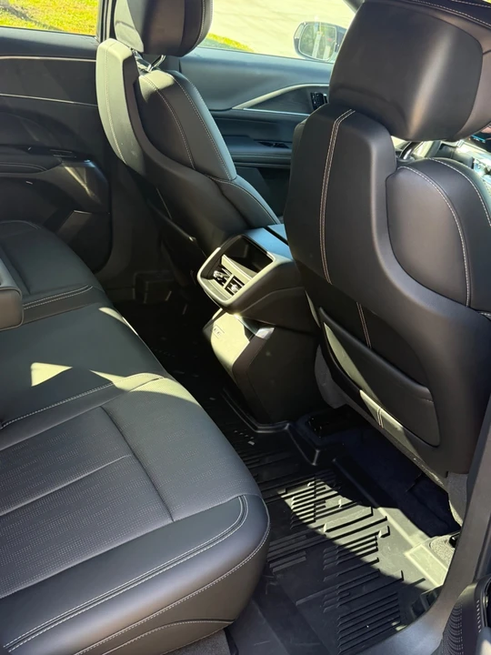 2025 Cadillac Lyriq - Image 8 of 13
