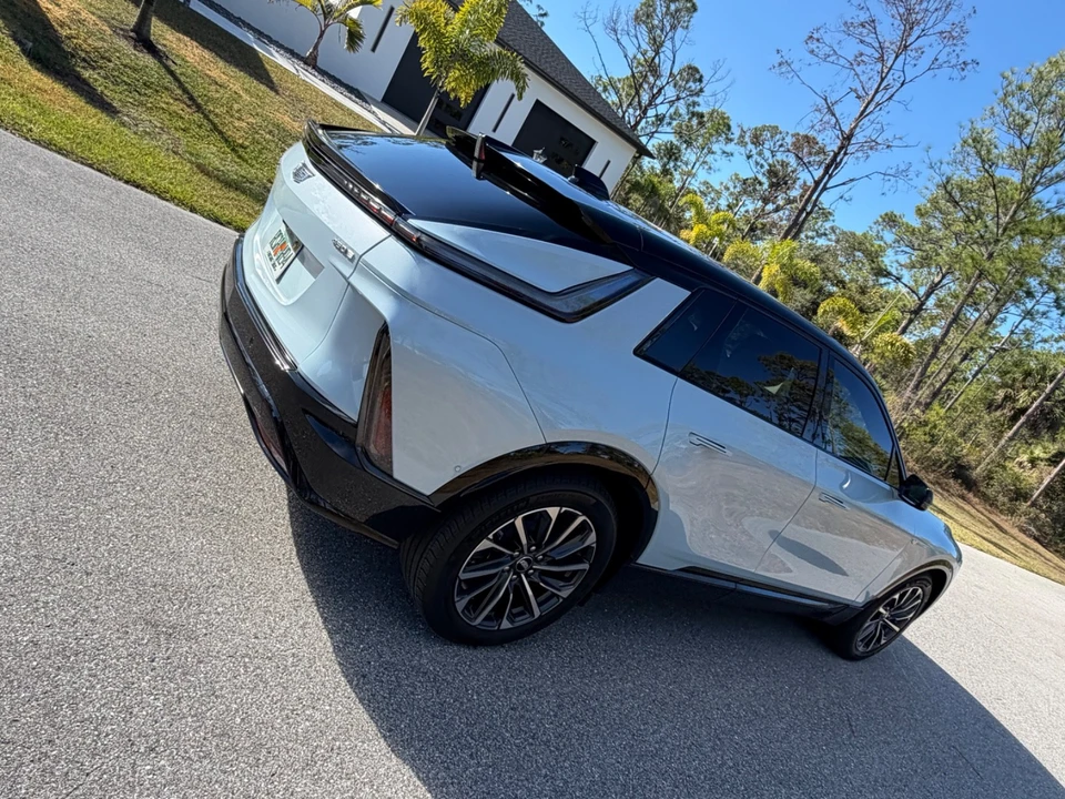 2025 Cadillac Lyriq - Image 5 of 13