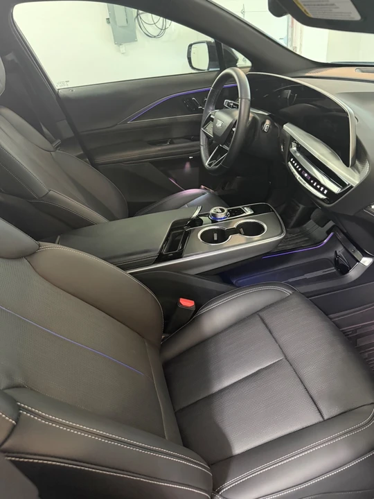 2025 Cadillac Lyriq - Image 12 of 13