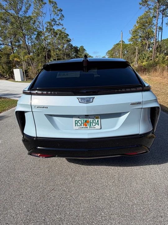 2025 Cadillac Lyriq - Image 6 of 13