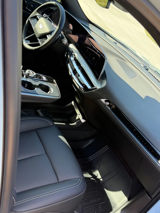 2025 Cadillac Lyriq - Image 7 of 13