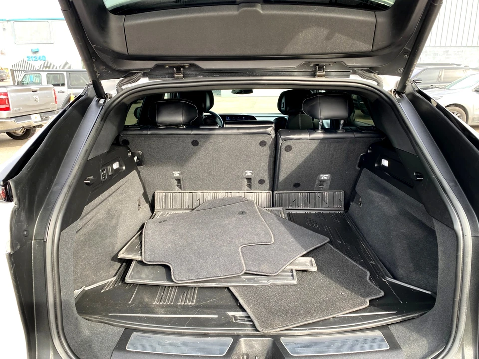 2025 Cadillac Lyriq - Image 6 of 21