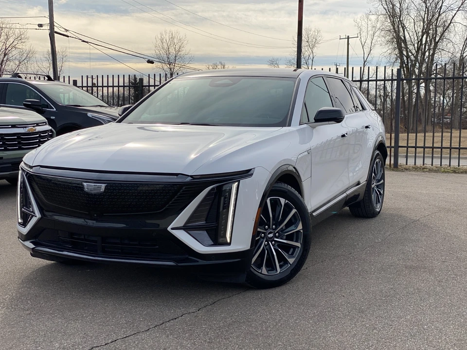 2025 Cadillac Lyriq - Image 2 of 21