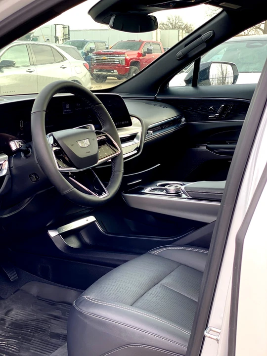 2025 Cadillac Lyriq - Image 10 of 21