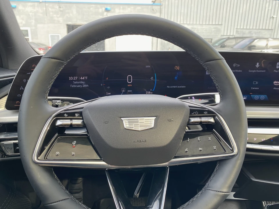 2025 Cadillac Lyriq - Image 13 of 21