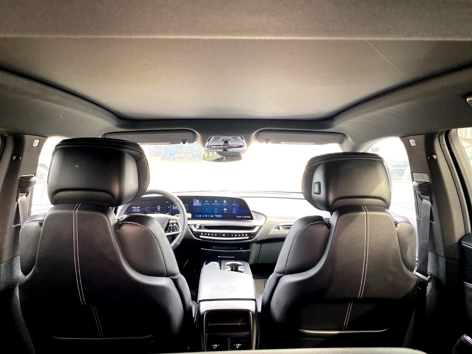 2025 Cadillac Lyriq - Image 7 of 21