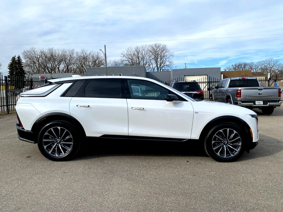 2025 Cadillac Lyriq - Image 5 of 21