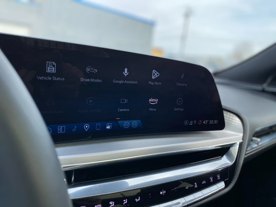 2025 Cadillac Lyriq - Image 21 of 21