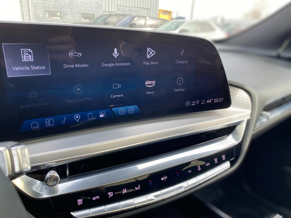 2025 Cadillac Lyriq - Image 20 of 21