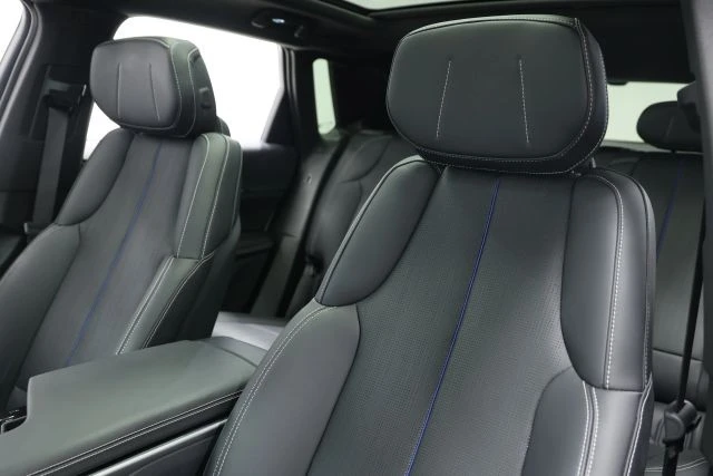 2025 Cadillac Lyriq - Image 19 of 21