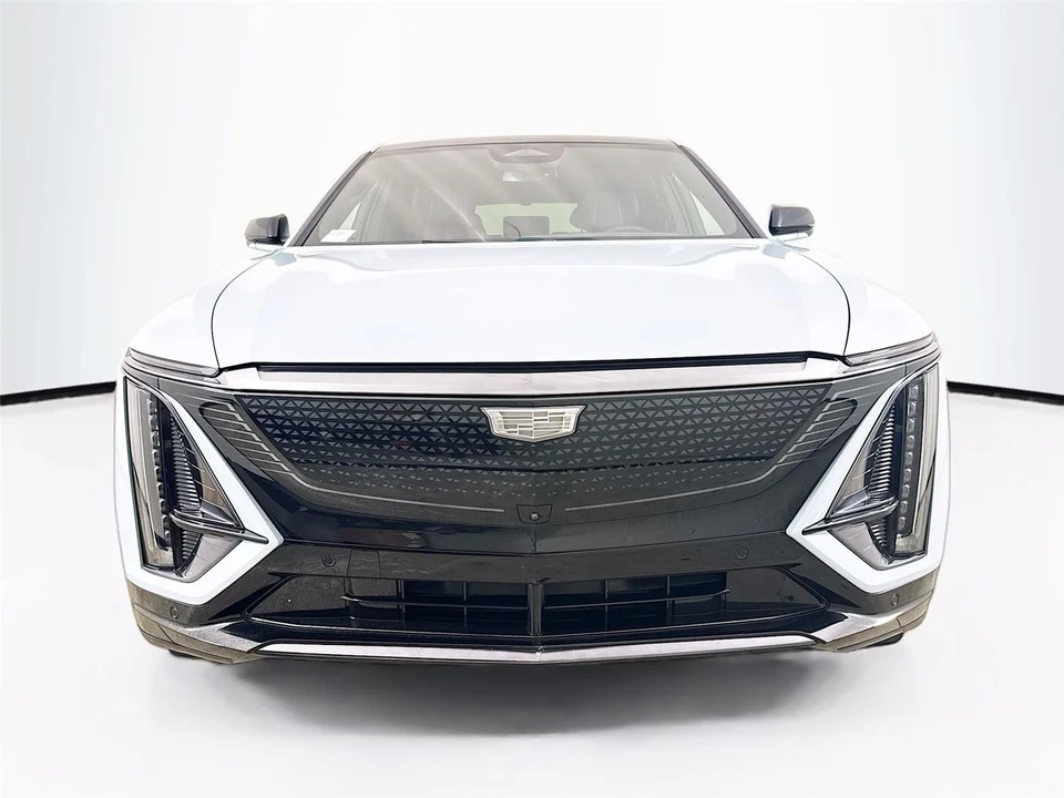 2025 Cadillac Lyriq - Image 2 of 21