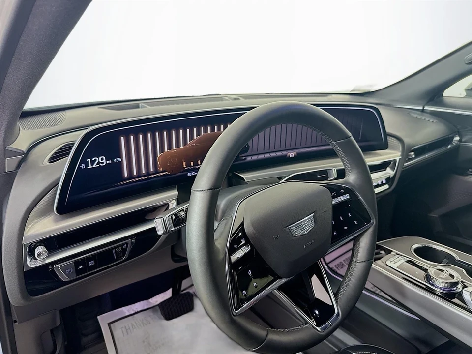 2025 Cadillac Lyriq - Image 9 of 21