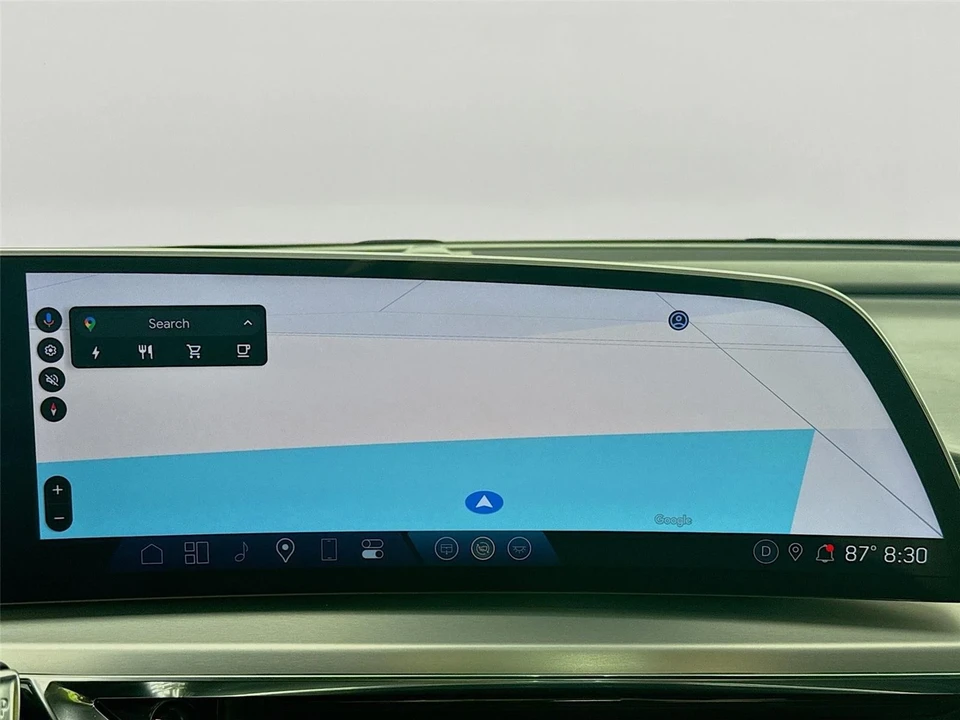 2025 Cadillac Lyriq - Image 13 of 21
