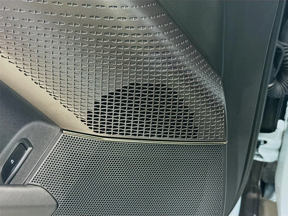 2025 Cadillac Lyriq - Image 19 of 21