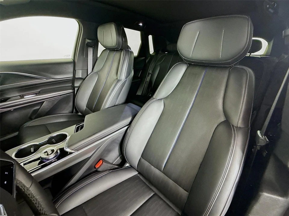 2025 Cadillac Lyriq - Image 21 of 21