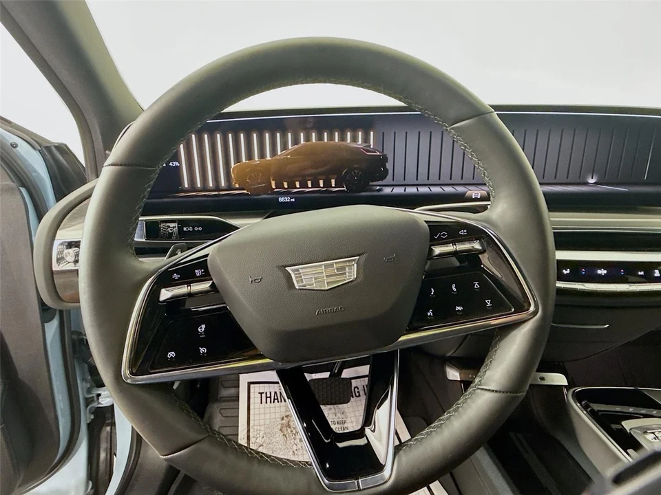 2025 Cadillac Lyriq - Image 11 of 21