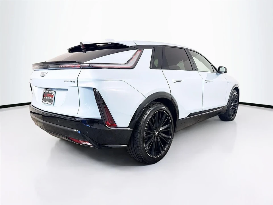 2025 Cadillac Lyriq - Image 7 of 21