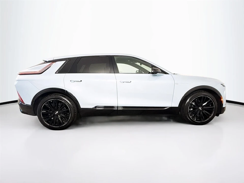 2025 Cadillac Lyriq - Image 8 of 21