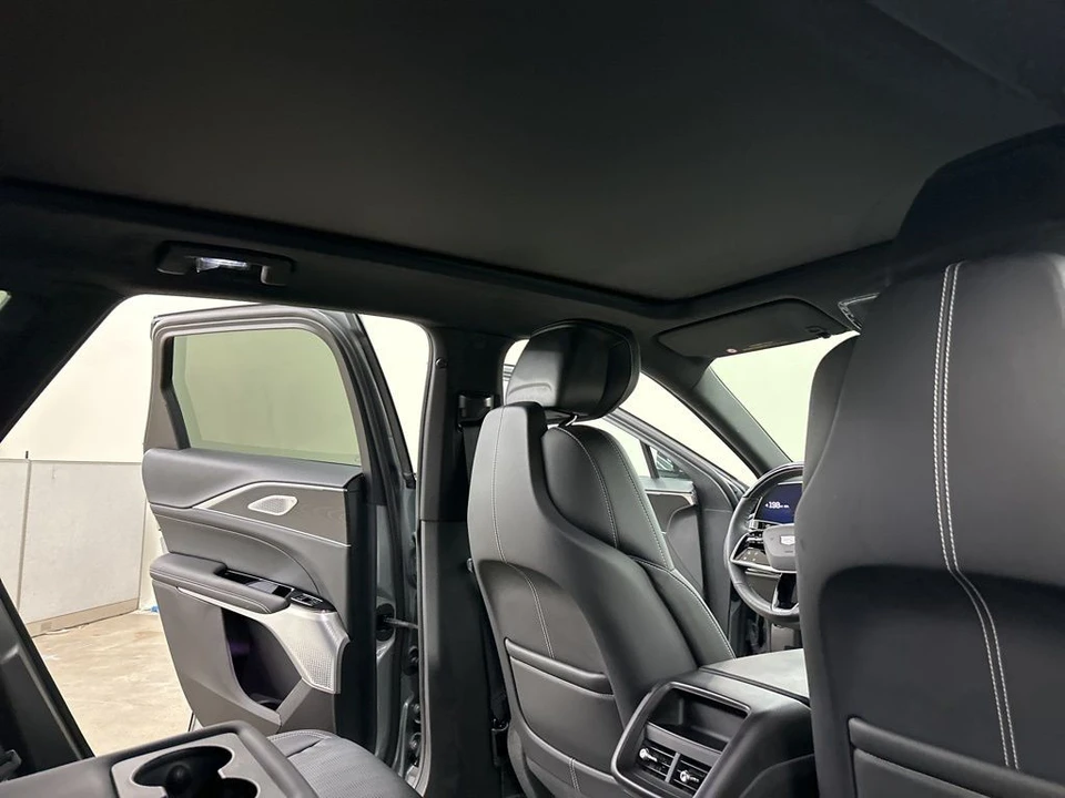 2025 Cadillac Lyriq - Image 20 of 21