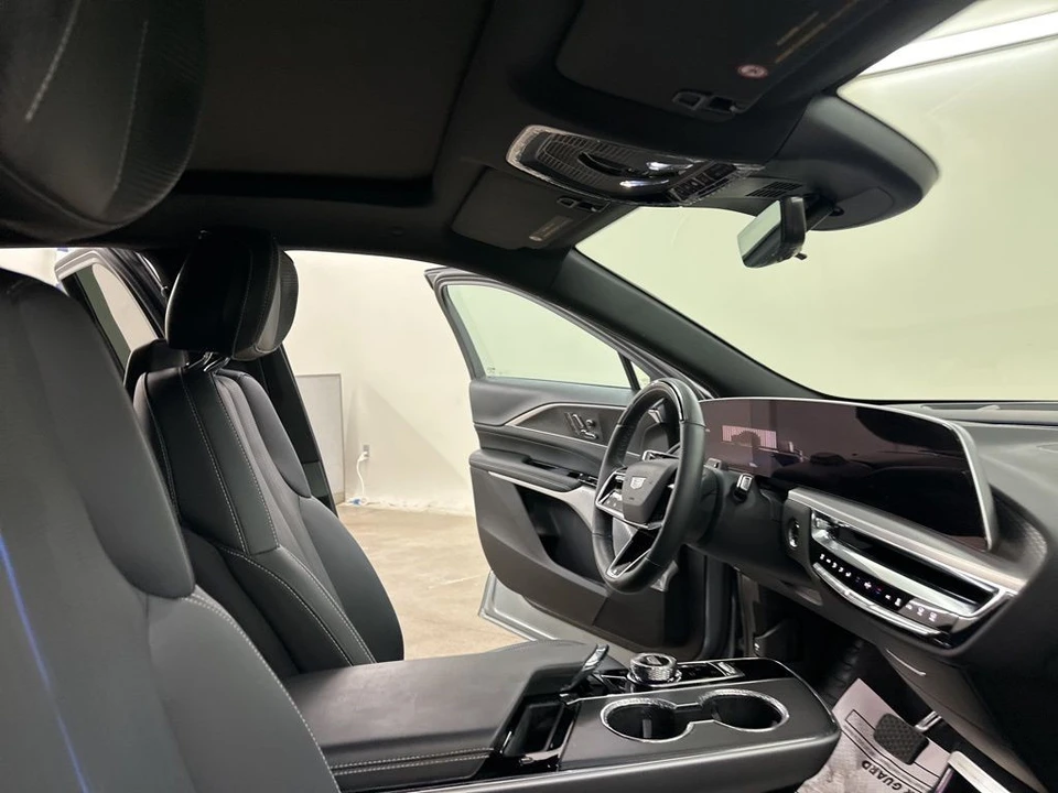 2025 Cadillac Lyriq - Image 19 of 21