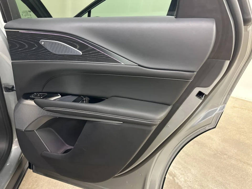 2025 Cadillac Lyriq - Image 21 of 21