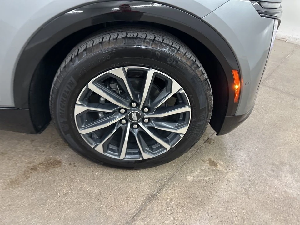 2025 Cadillac Lyriq - Image 13 of 21