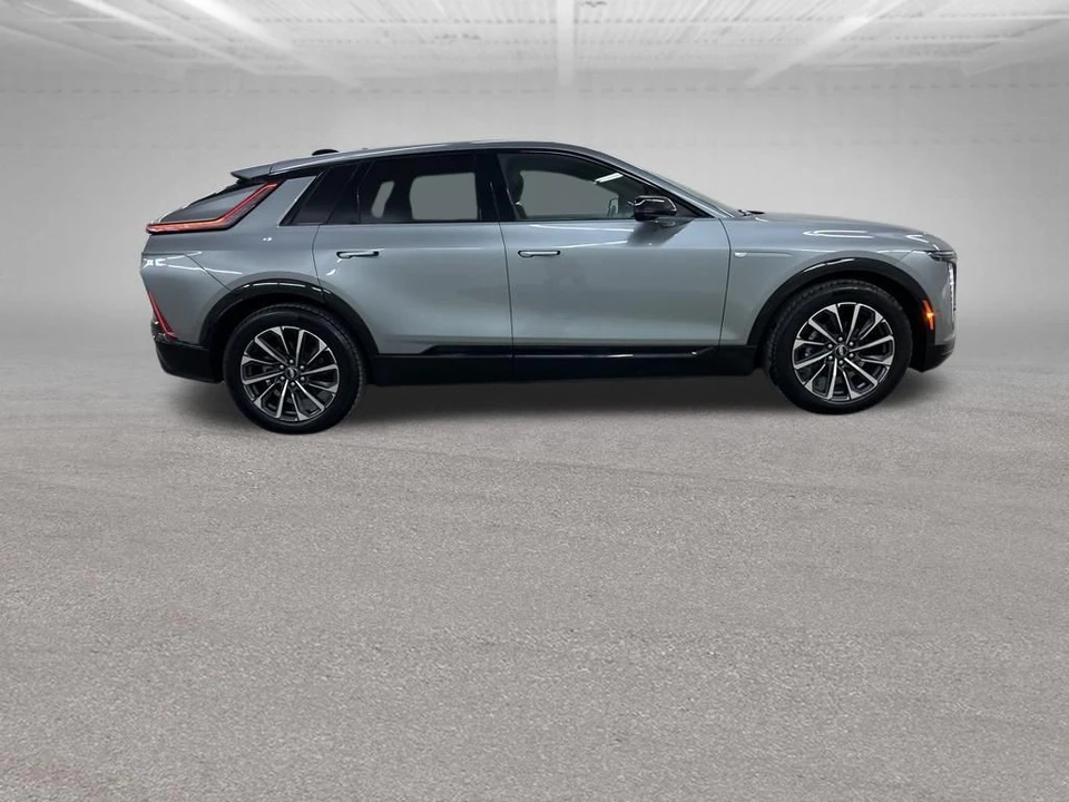 2025 Cadillac Lyriq - Image 12 of 21