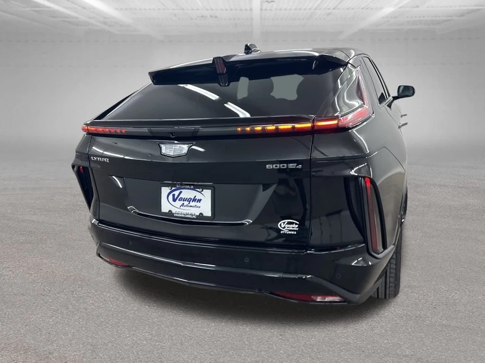 2025 Cadillac Lyriq - Image 10 of 12