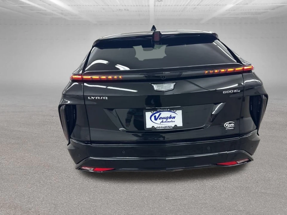 2025 Cadillac Lyriq - Image 9 of 12