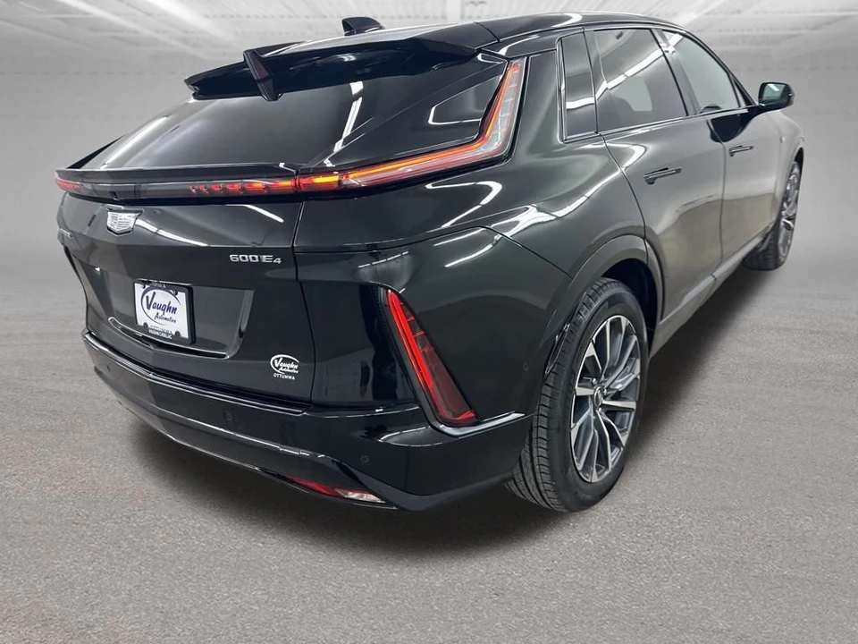 2025 Cadillac Lyriq - Image 11 of 12