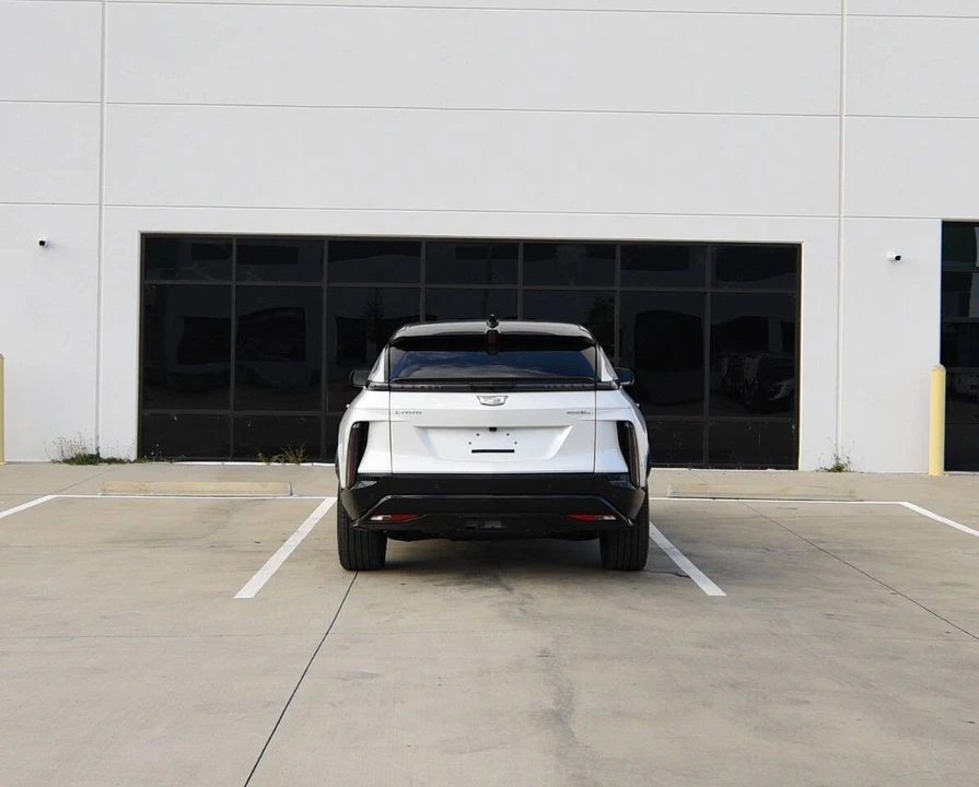 2025 Cadillac Lyriq - Image 8 of 20