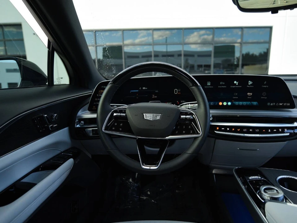2025 Cadillac Lyriq - Image 19 of 20