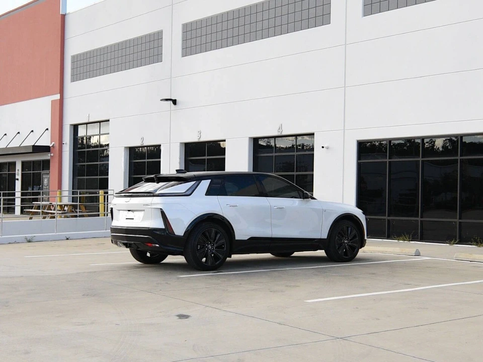 2025 Cadillac Lyriq - Image 9 of 20