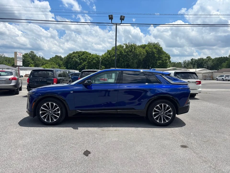 2025 Cadillac Lyriq - Image 2 of 19