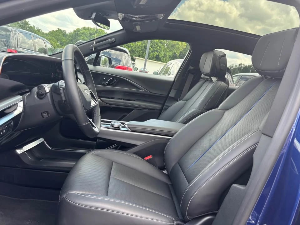 2025 Cadillac Lyriq - Image 14 of 19