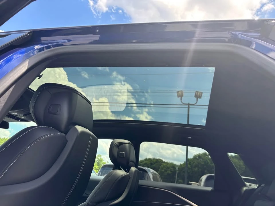 2025 Cadillac Lyriq - Image 10 of 19