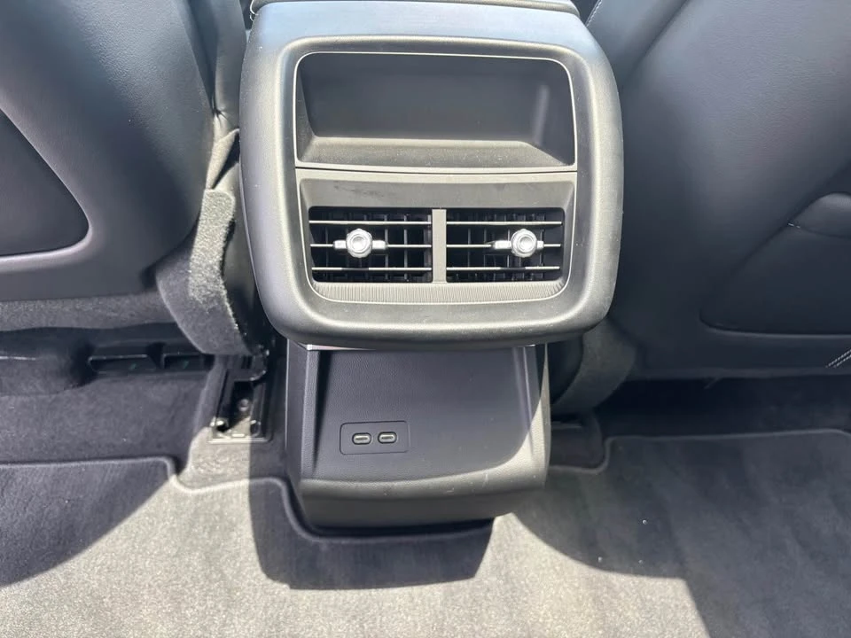 2025 Cadillac Lyriq - Image 11 of 19