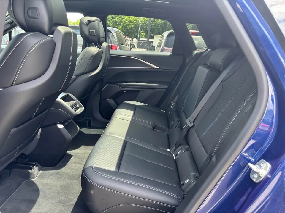 2025 Cadillac Lyriq - Image 9 of 19
