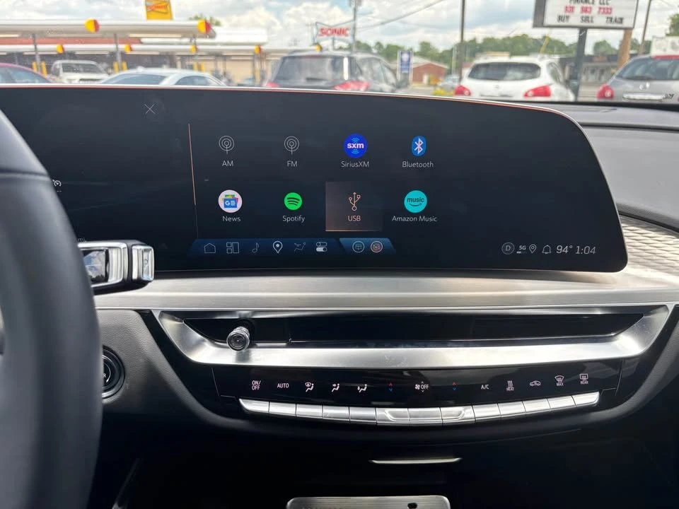 2025 Cadillac Lyriq - Image 16 of 19