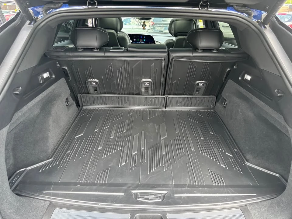 2025 Cadillac Lyriq - Image 15 of 19