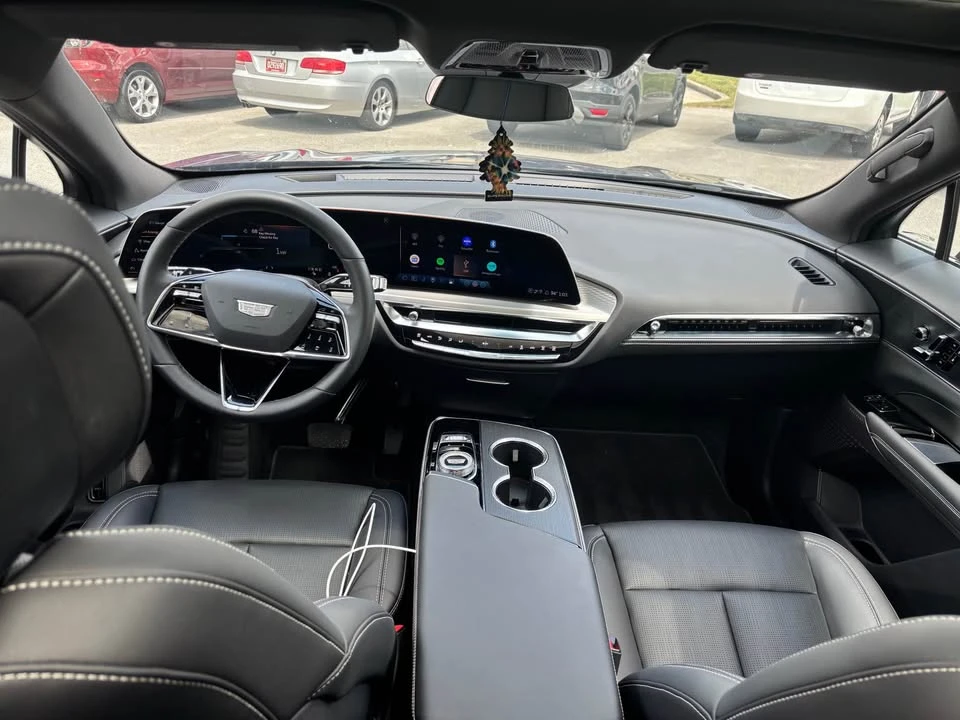 2025 Cadillac Lyriq - Image 12 of 19