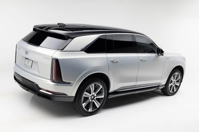 2025 Cadillac Escalade 5th Gen - Image 3 of 4