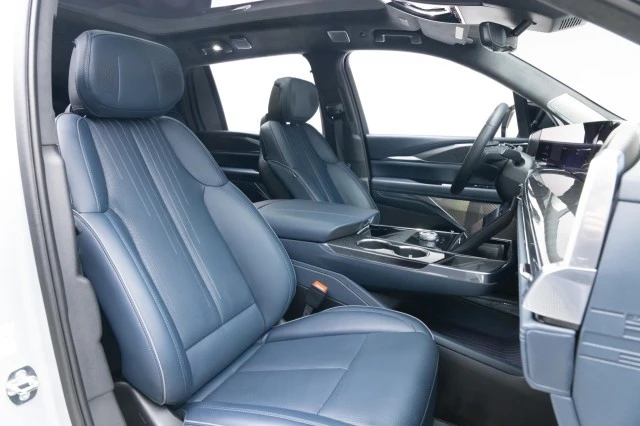 2025 Cadillac Escalade 5th Gen - Image 4 of 4