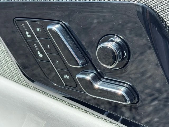 2025 Cadillac Optiq - Image 16 of 20
