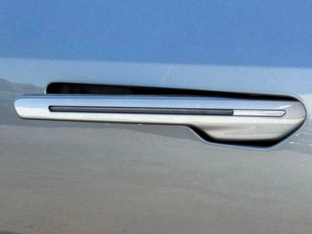 2025 Cadillac Optiq - Image 13 of 20